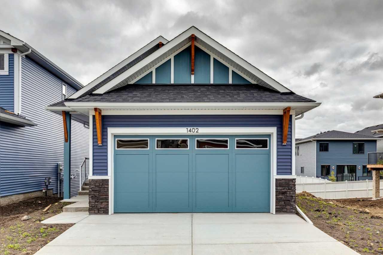 1402 Bayview Crescent SW photo 2
