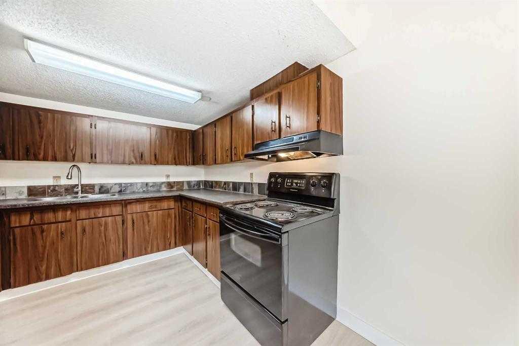 702, 1540 29 Street NW photo 4