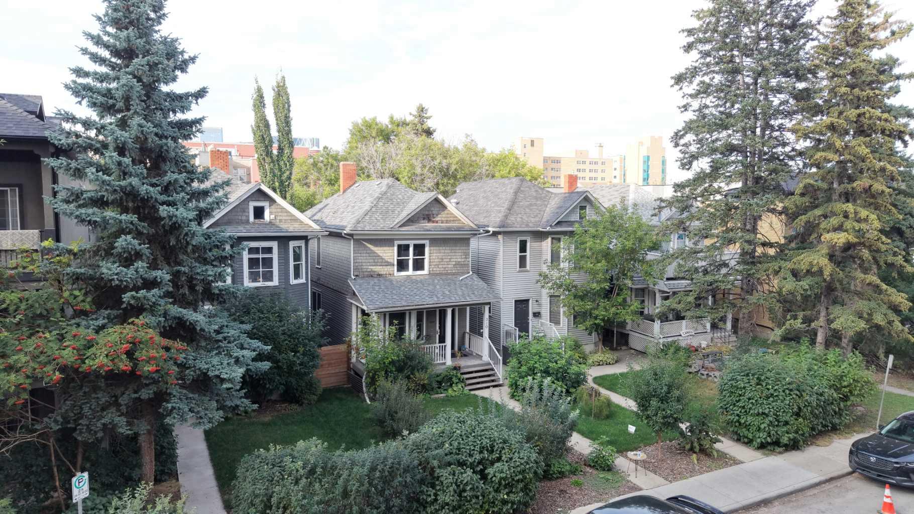 308 25 Avenue SW photo 3