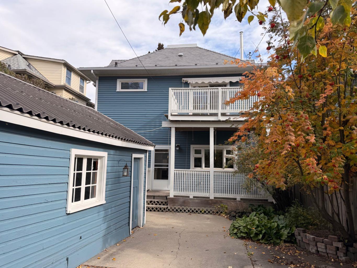 3217 Elbow Drive SW photo 4