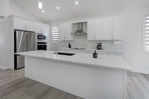 351 Baywater Common SW photo 4