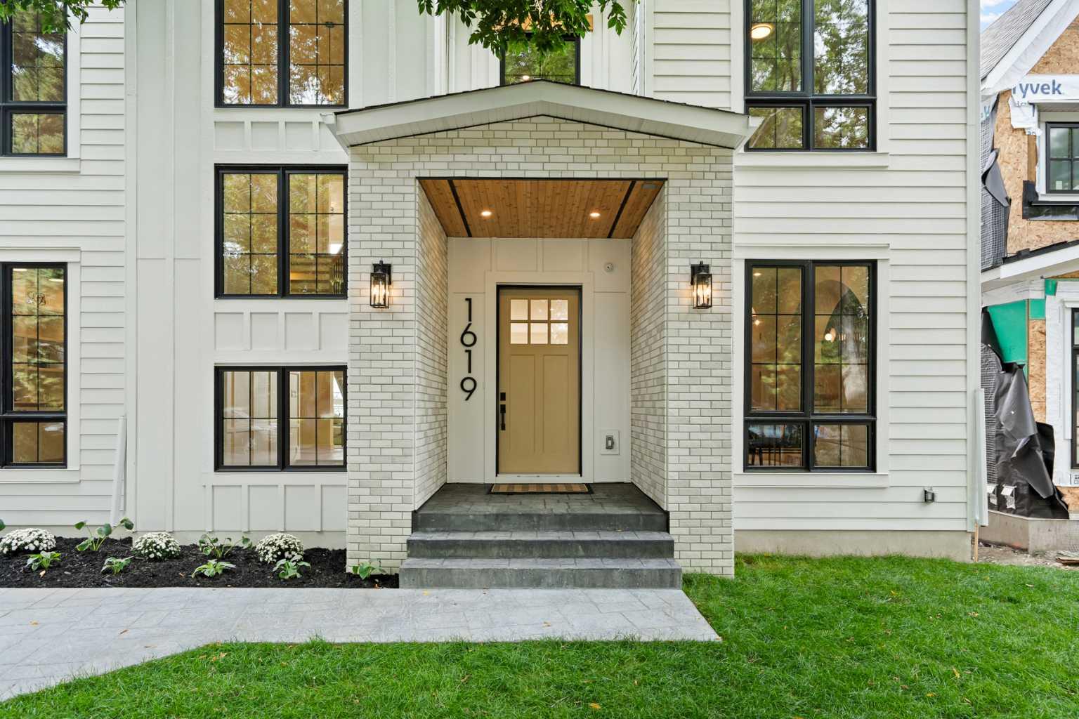 1619 9 Street NW photo 2