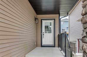 1030 Bayview Crescent SW photo 4