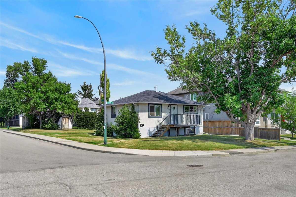 440 53 Avenue SW photo 4