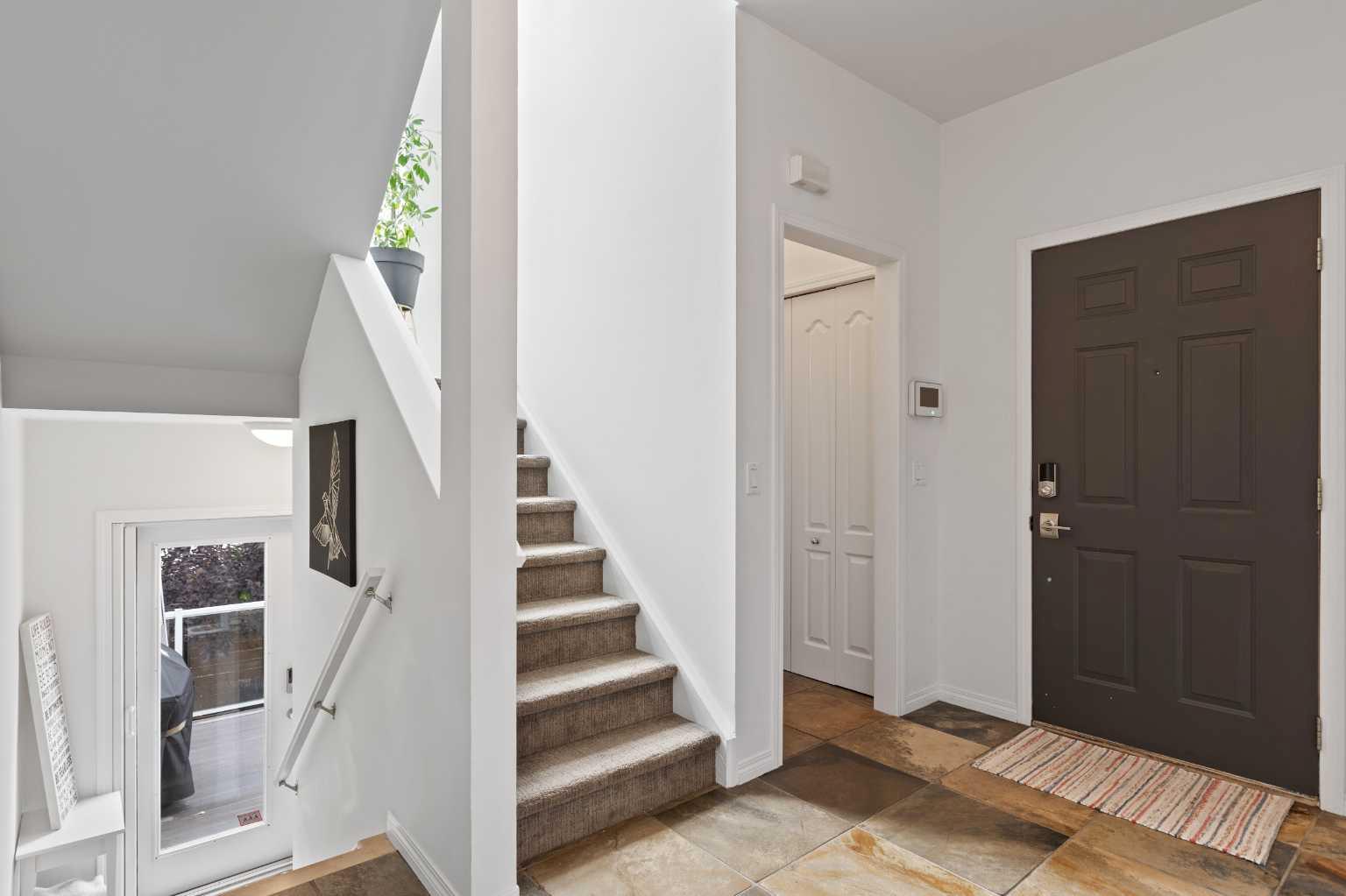 124 38A Avenue SW photo 3