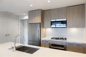 530 3 Street SE photo 3