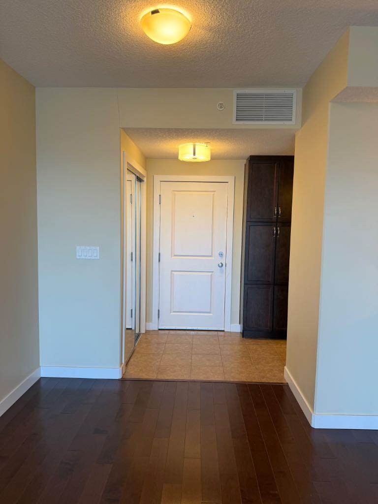 701, 16 Varsity Estates Circle NW photo 4