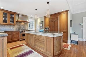 615 Crescent Boulevard SW photo 3