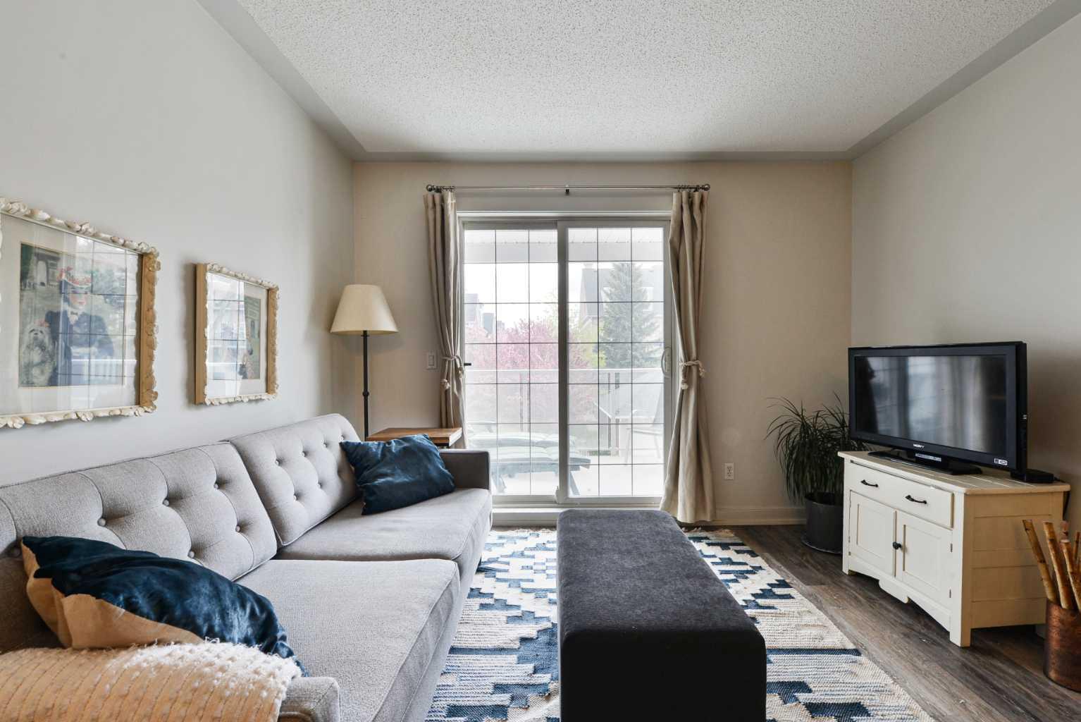 228, 2233 34 Avenue SW photo 3