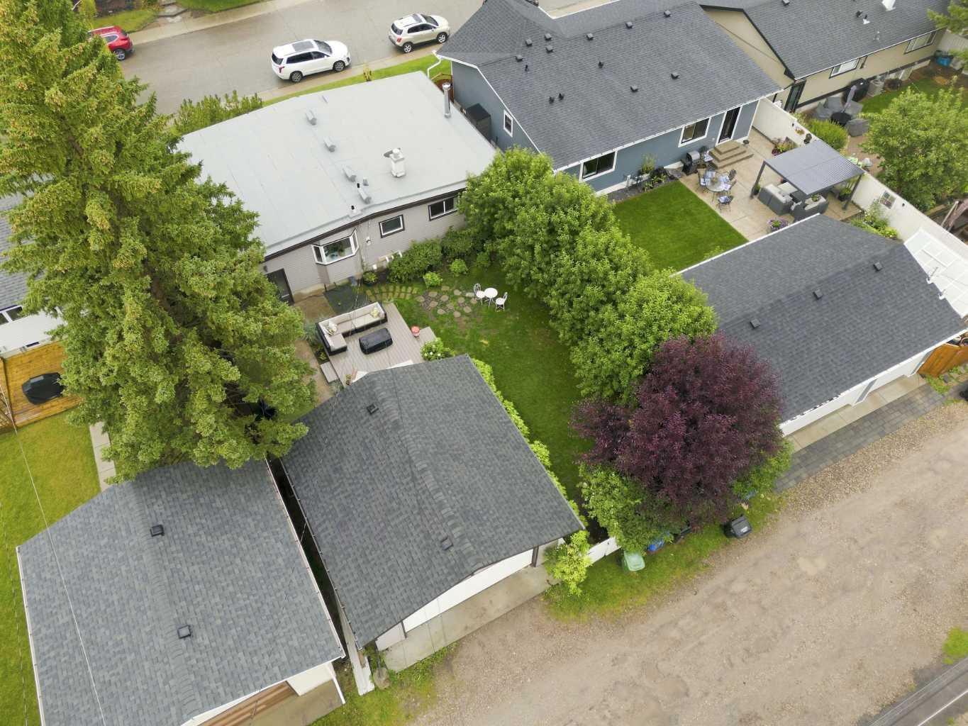 5316 La Salle Crescent SW photo 4