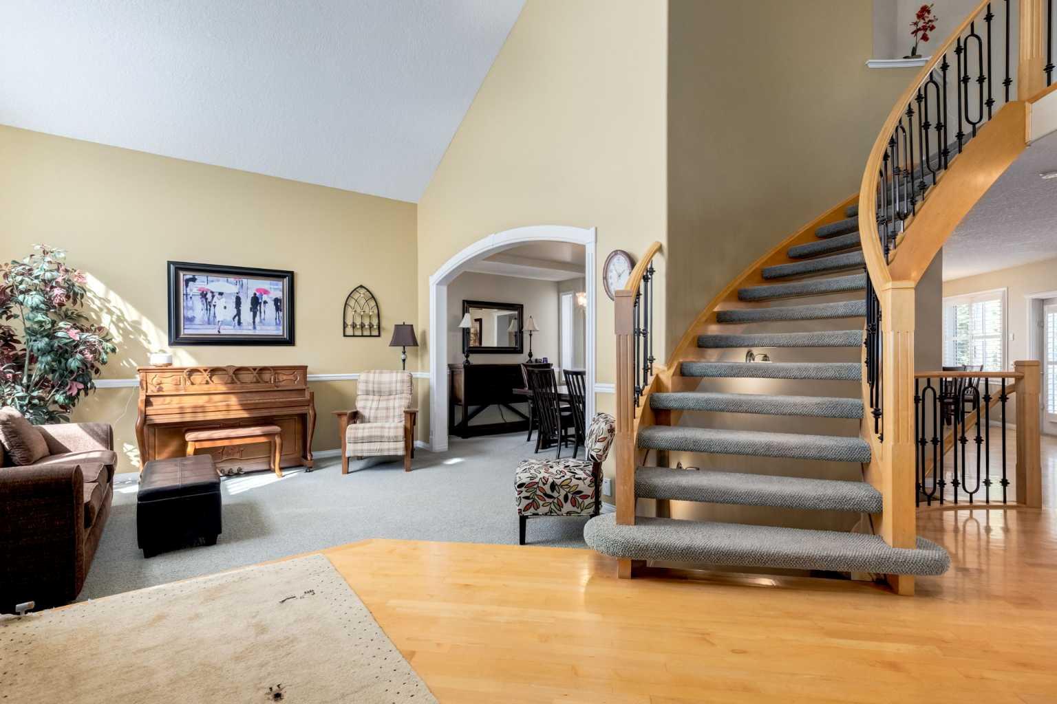 442 Sienna Heights Hill SW photo 4