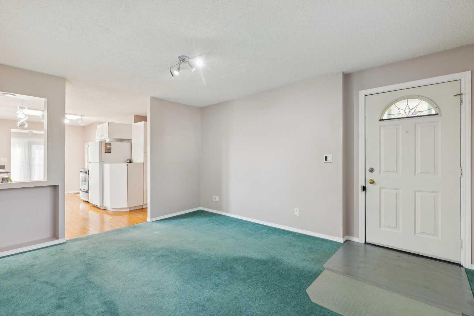 415 51 Avenue SW photo 4