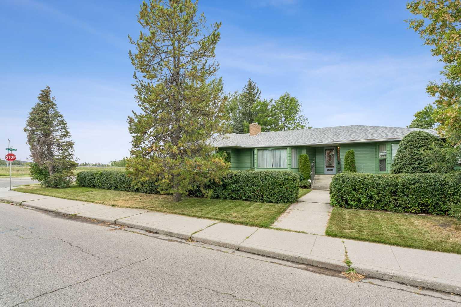 5015 15 Street SW photo 2