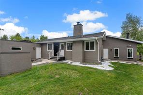 2930 Oakmoor Crescent SW photo 3