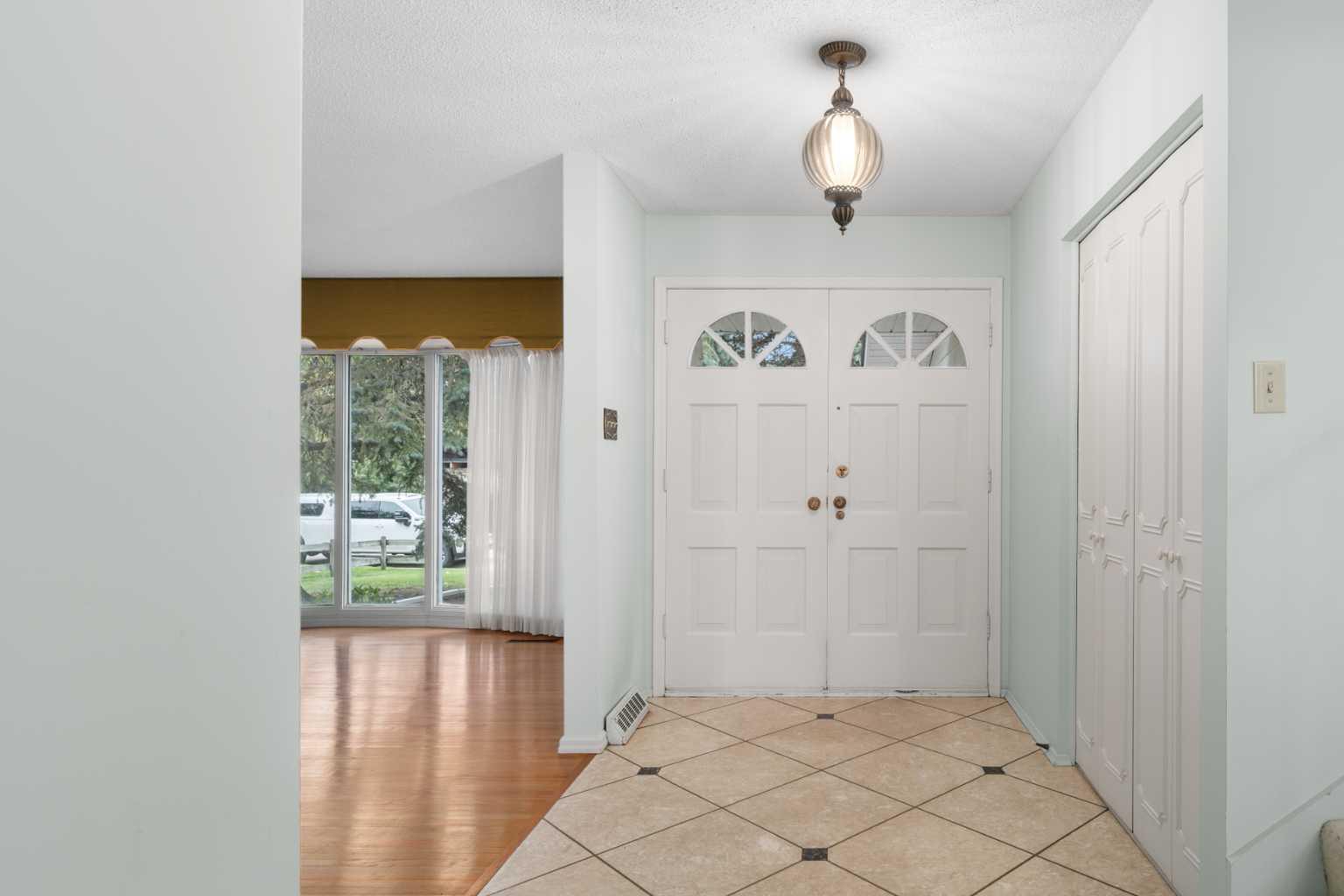 508 Willow Brook Drive SE photo 3