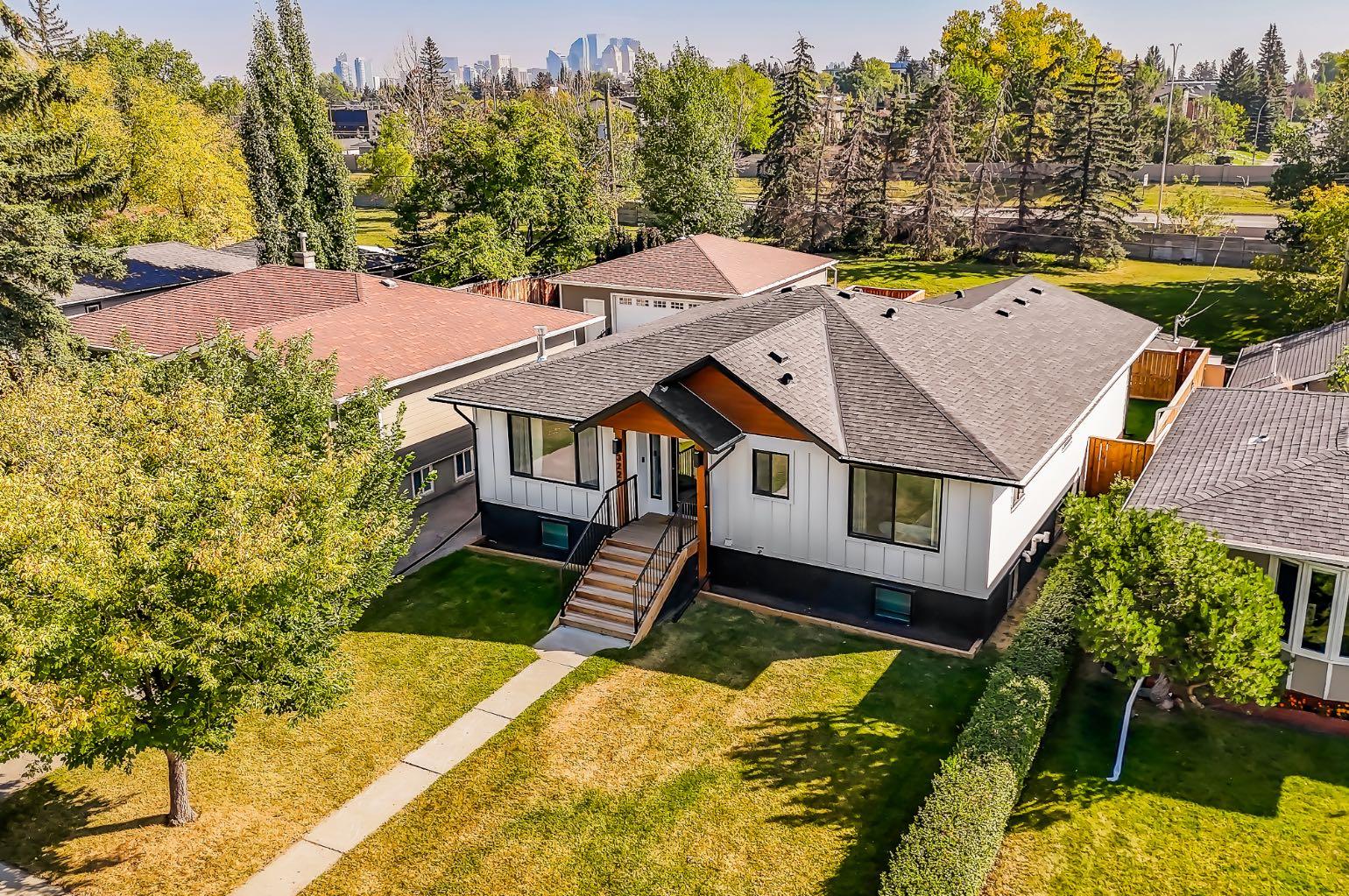 3224 24A Street SW photo 2
