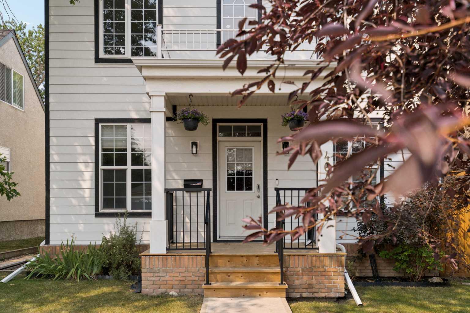 4649 20 Street SW photo 3