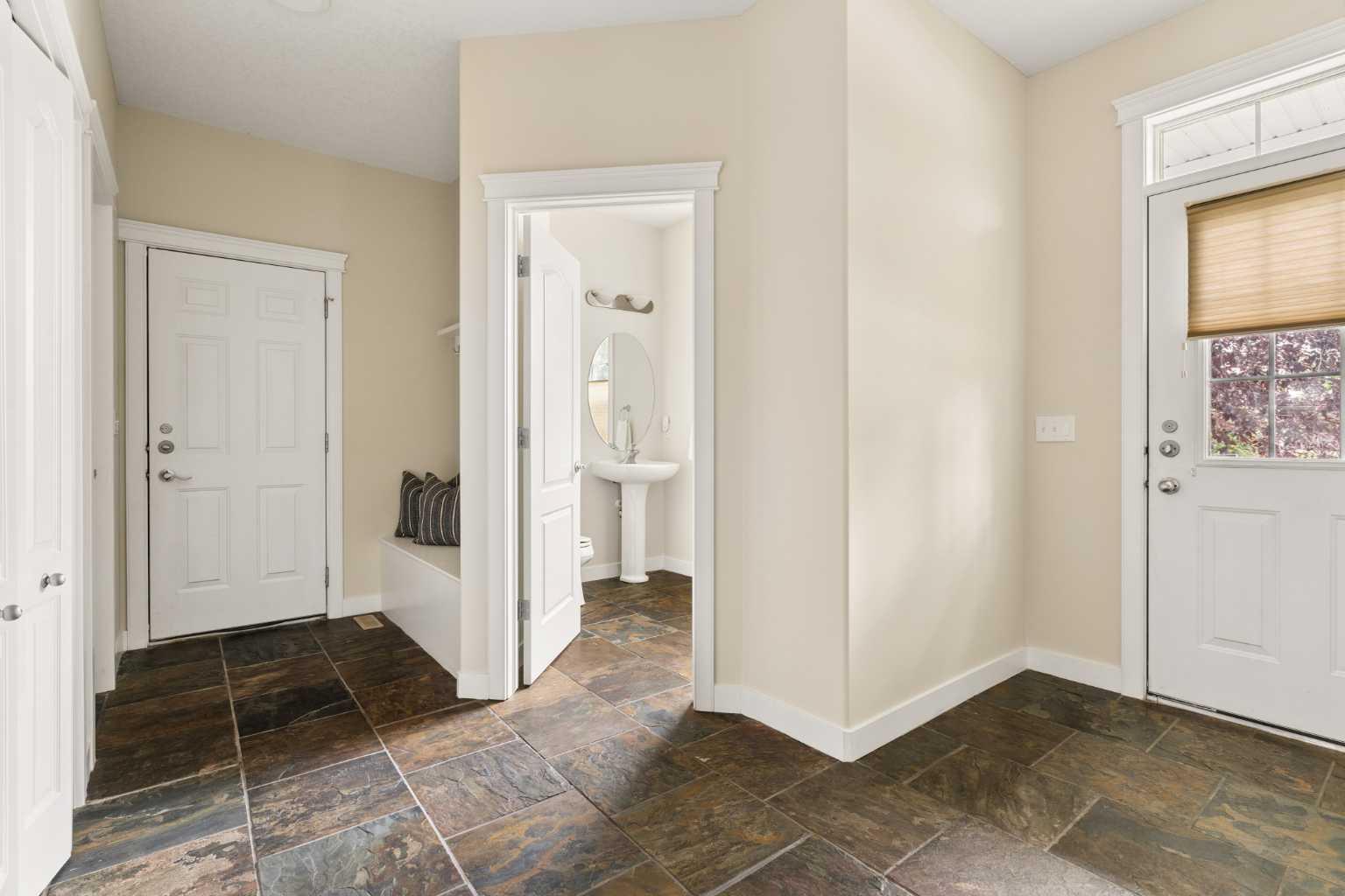 4649 20 Street SW photo 4