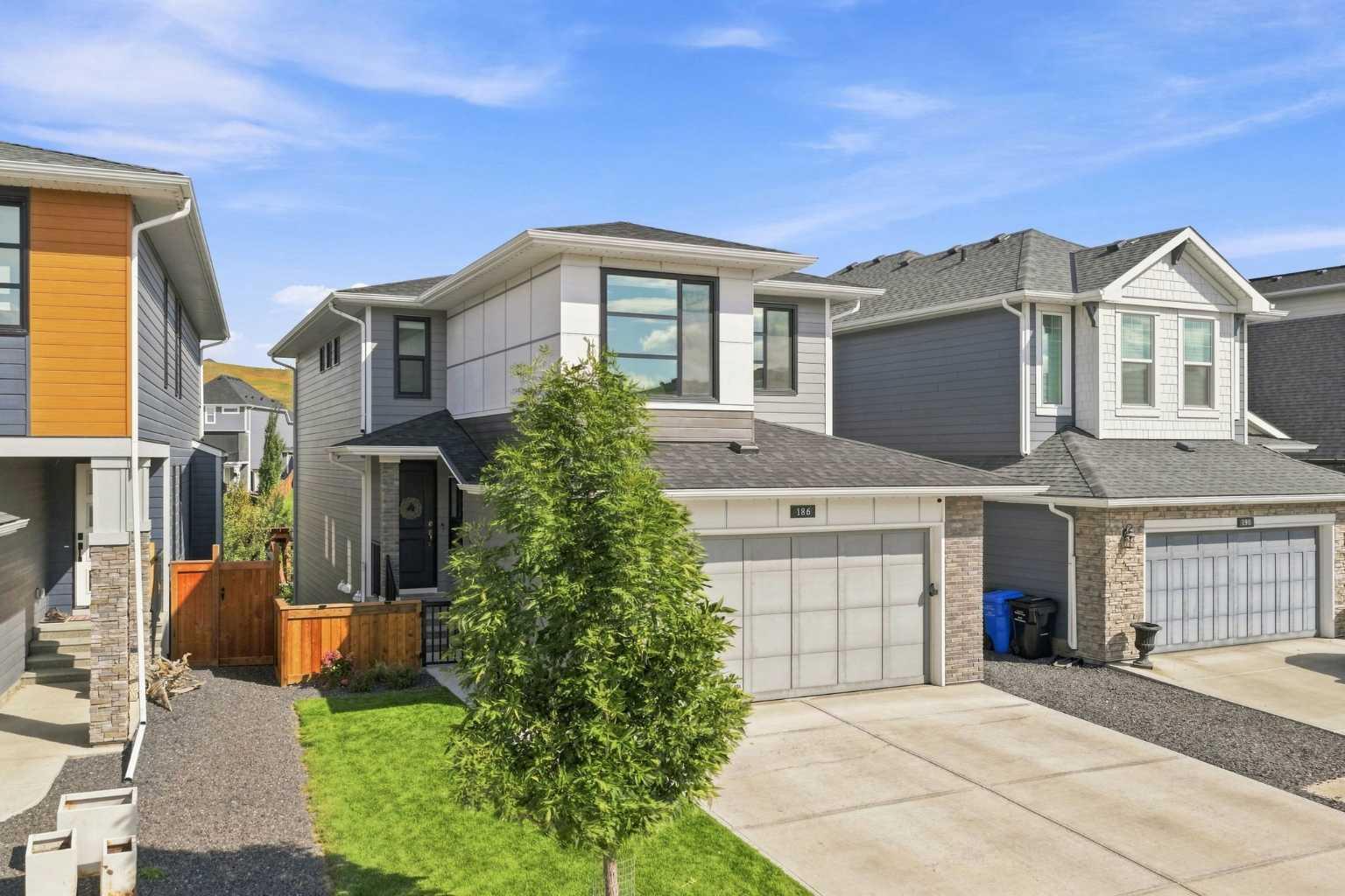 186 Cranbrook Park SE photo 2
