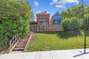 1823 18A Street SW photo 3