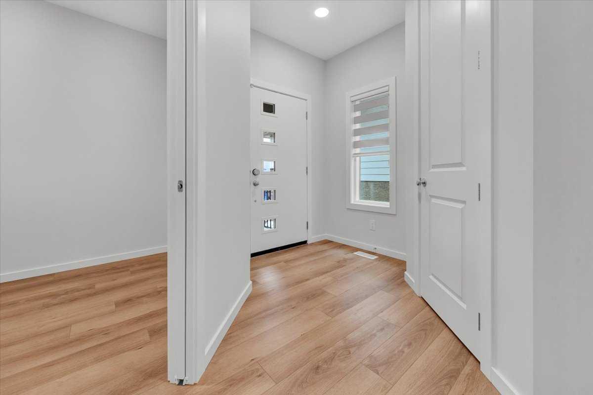 75 Versant Rise SW photo 3