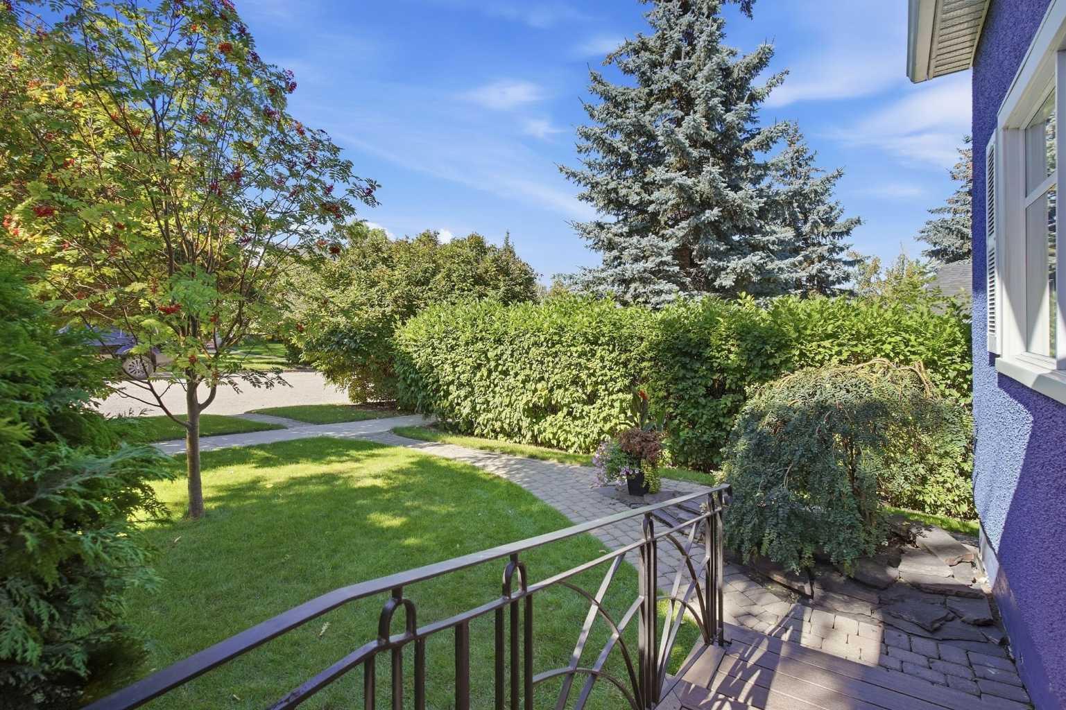 1616 Shelbourne Street SW photo 3