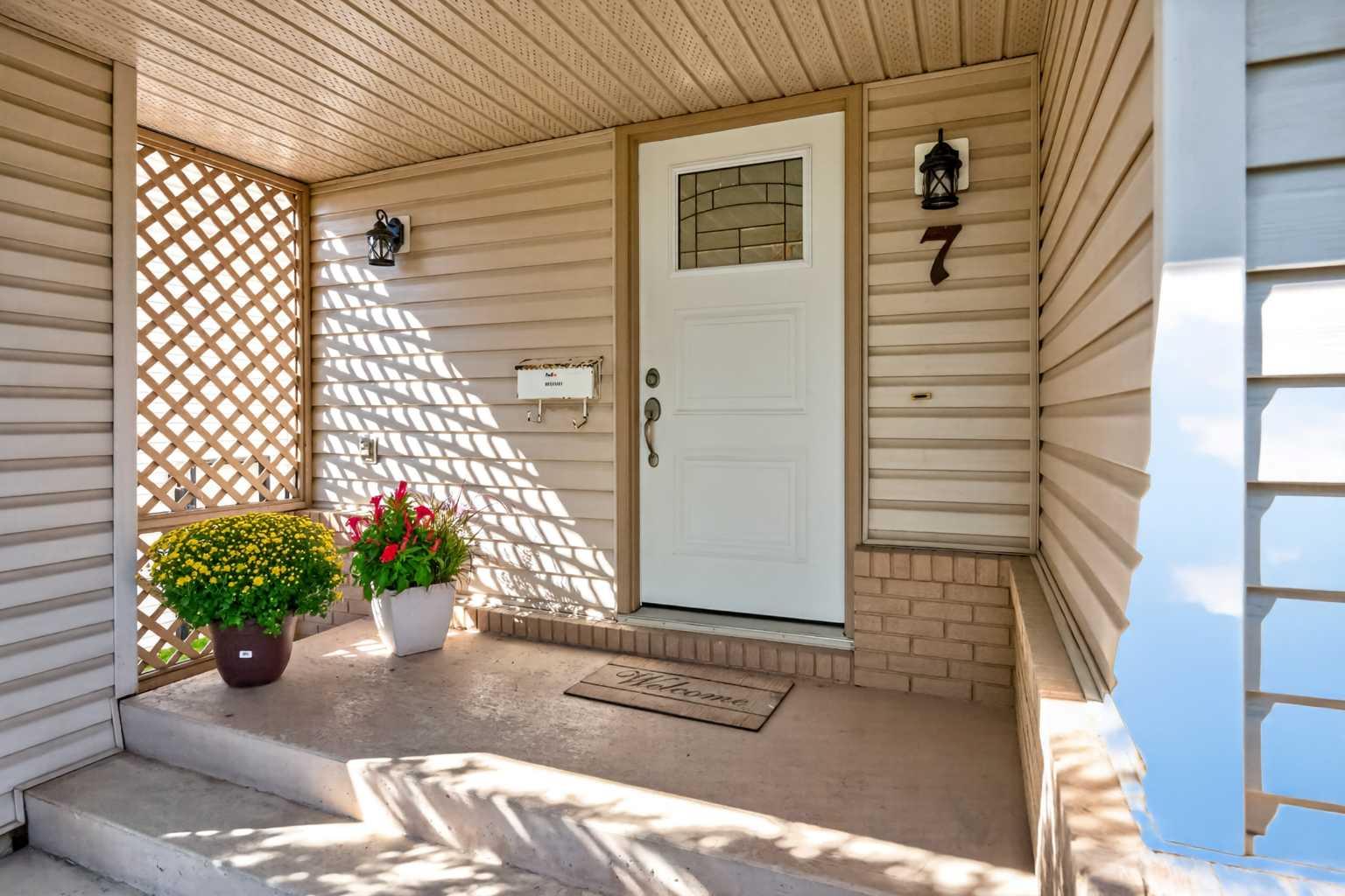 7 Woodbrook Way SW photo 3