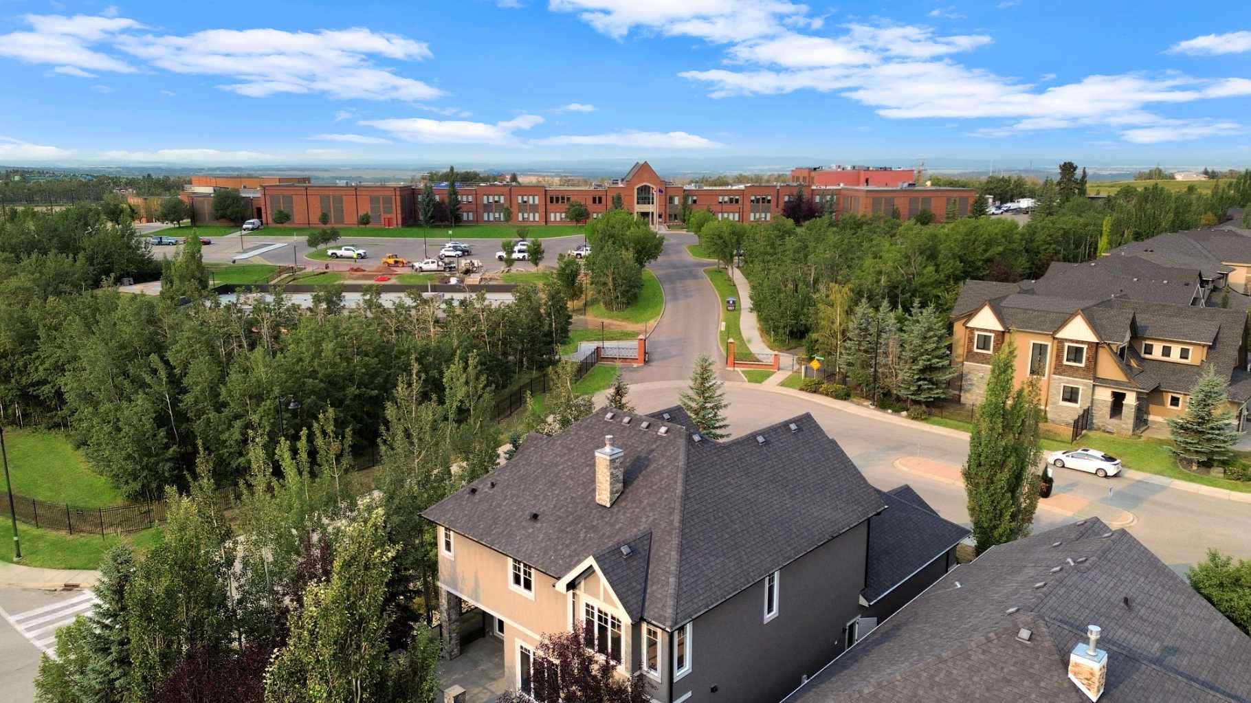 4 Aspen Cliff Close SW photo 3