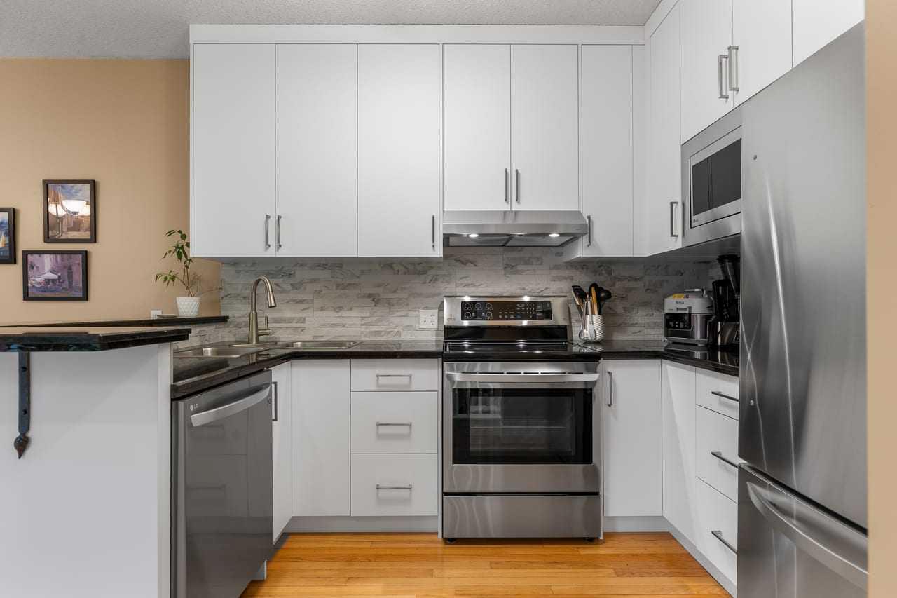 1515 21 Avenue SW photo 3