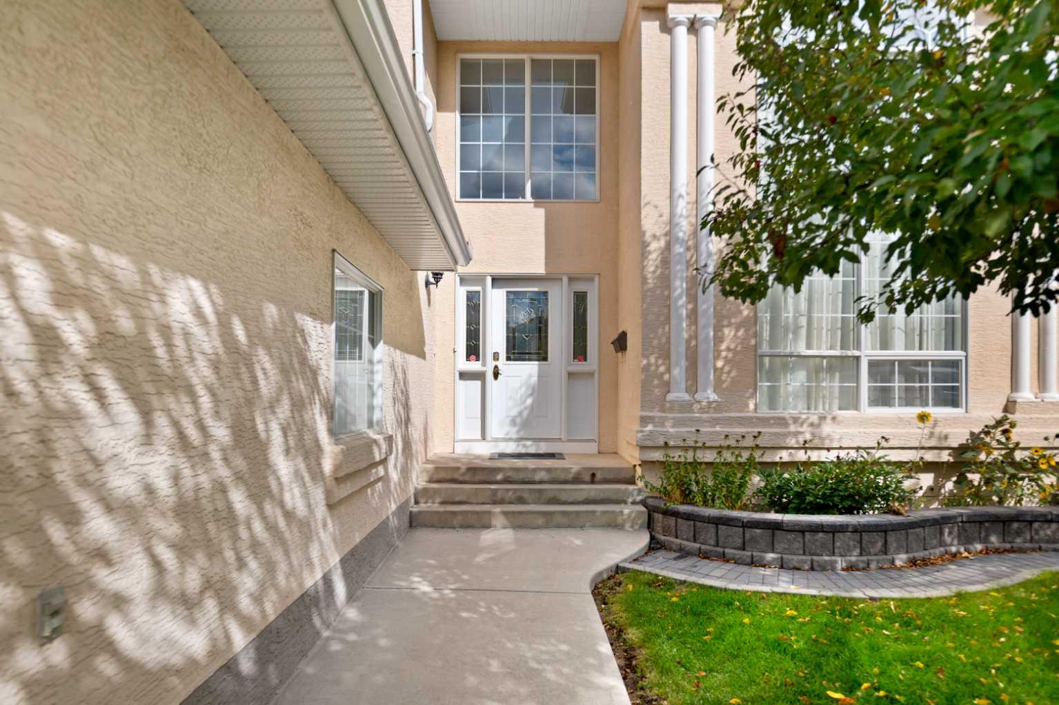199 Hamptons Terrace NW photo 3