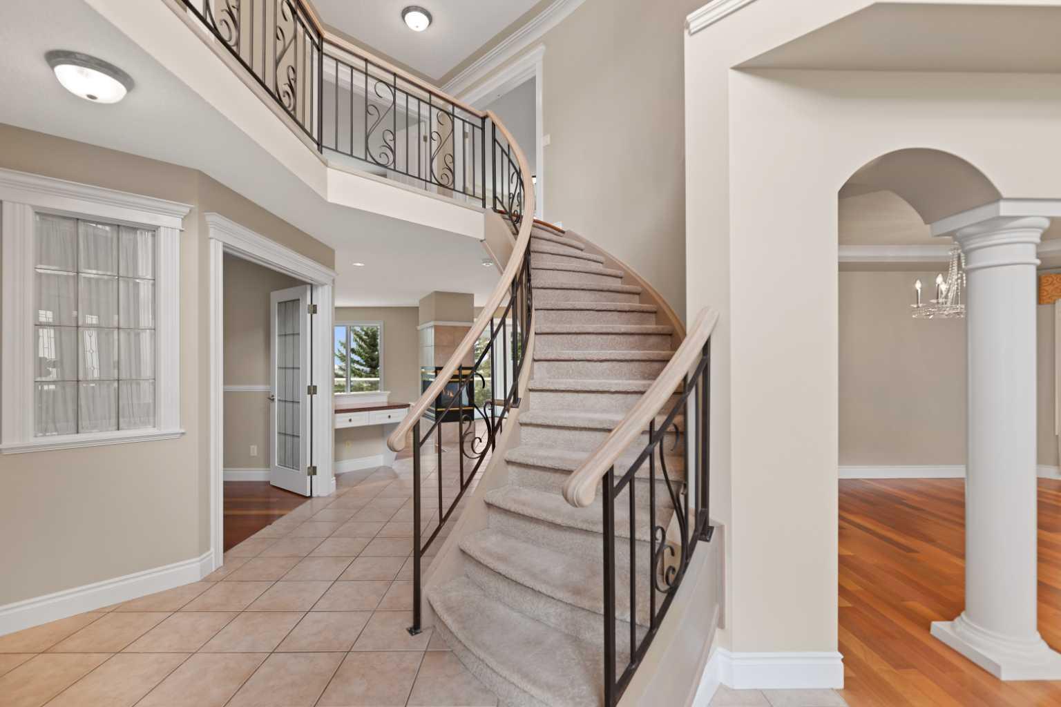 199 Hamptons Terrace NW photo 4