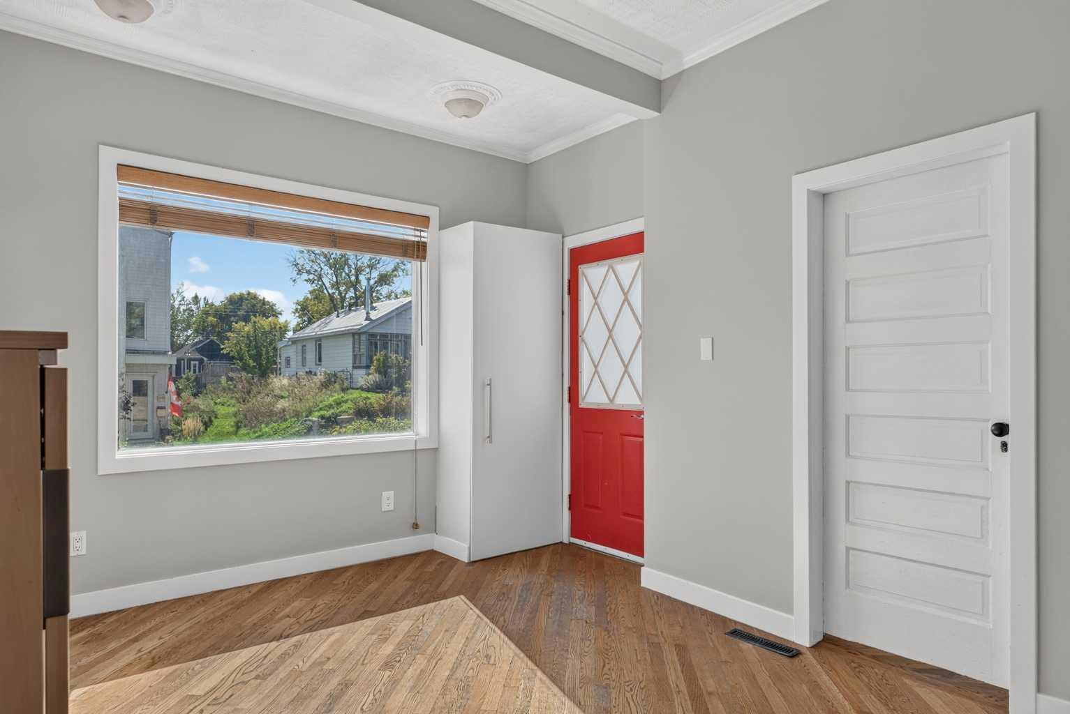 1040 19 Avenue SE photo 3