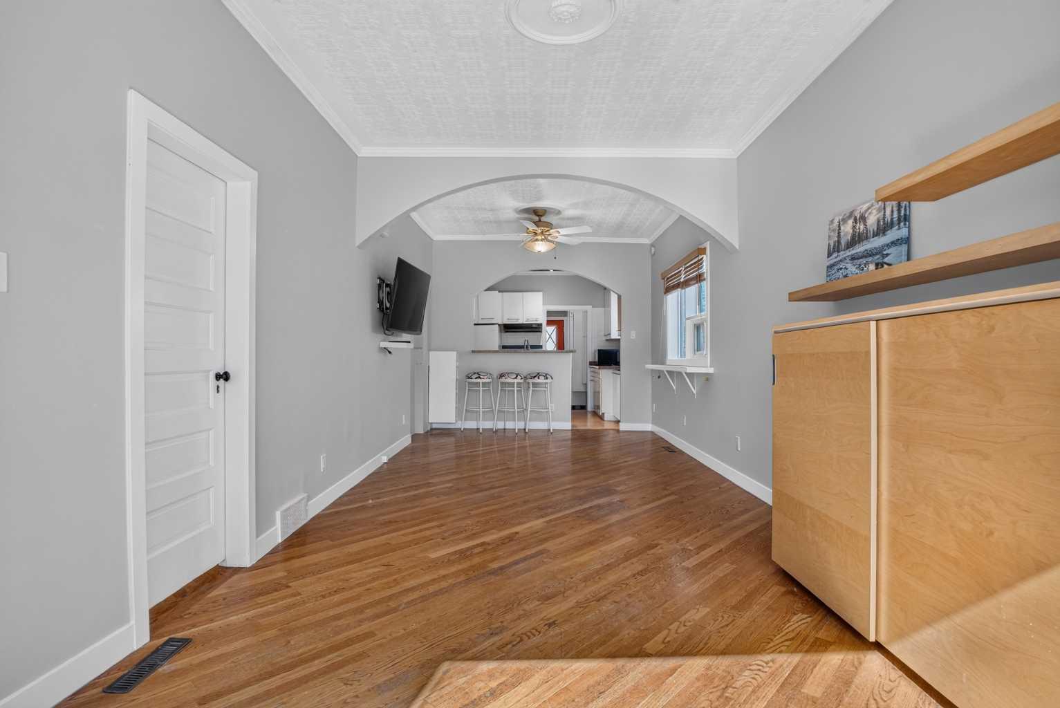 1040 19 Avenue SE photo 4
