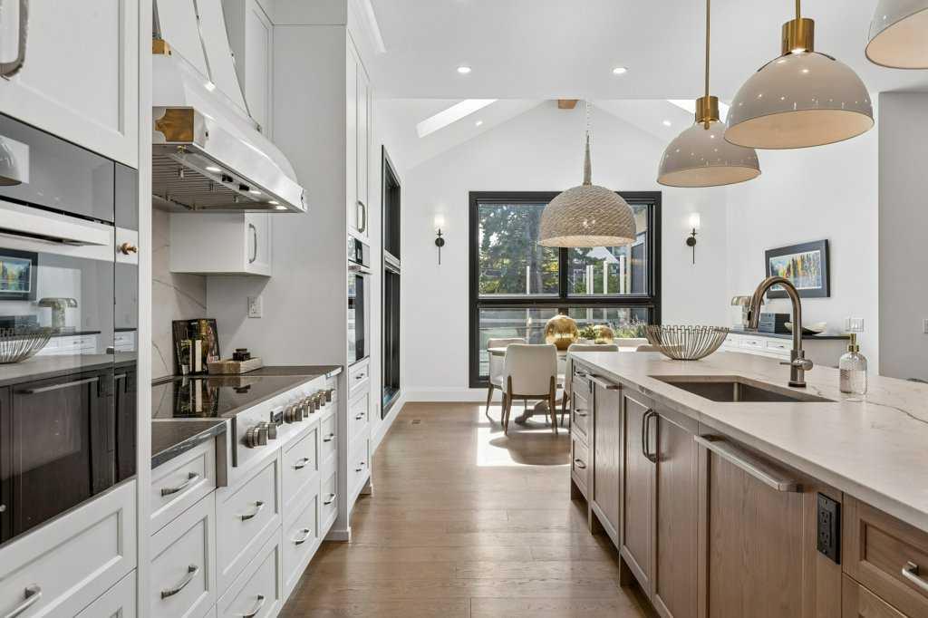 1217 38 Avenue SW photo 3
