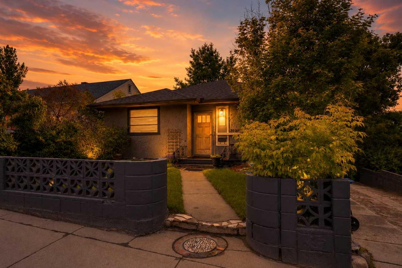 2128 17 Avenue SW photo 3