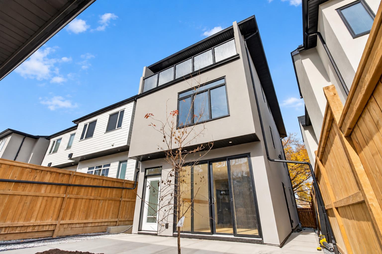 615 55 Avenue SW photo 3
