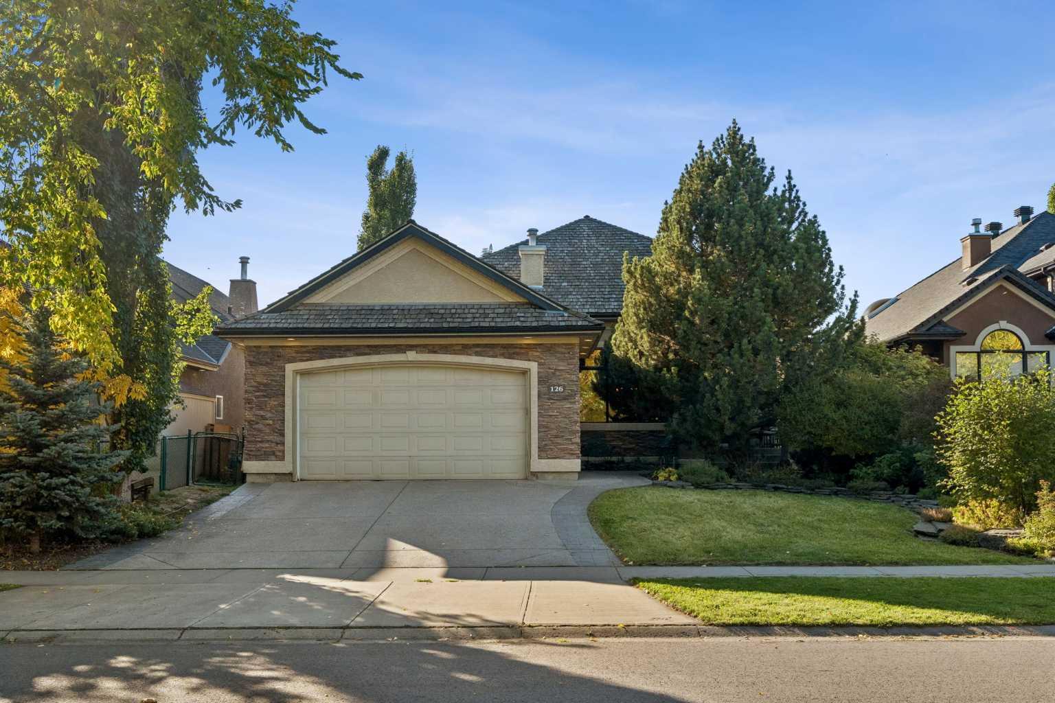 126 Mt Douglas Close SE photo 3