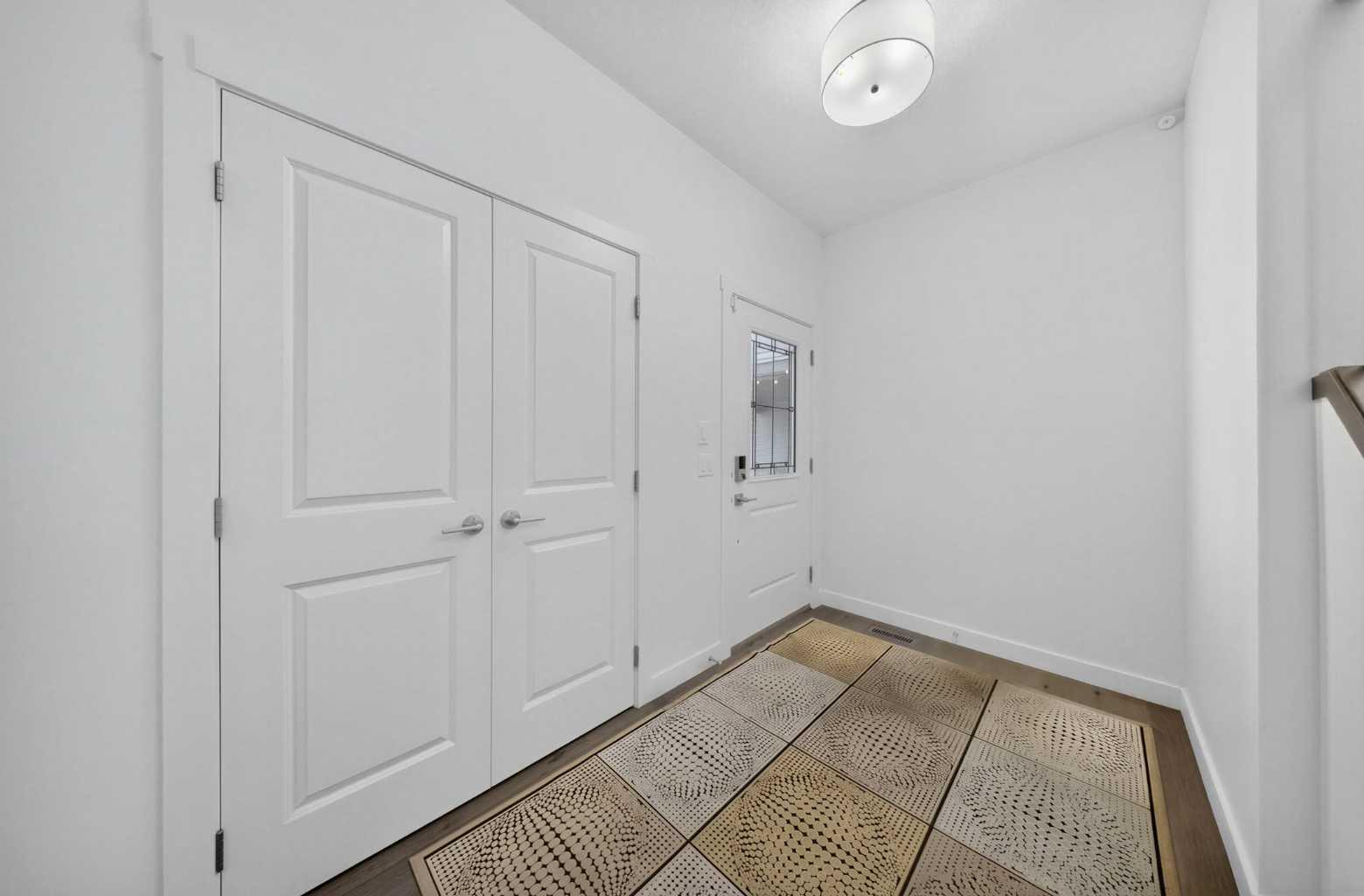 1321 Bayview Point SW photo 4