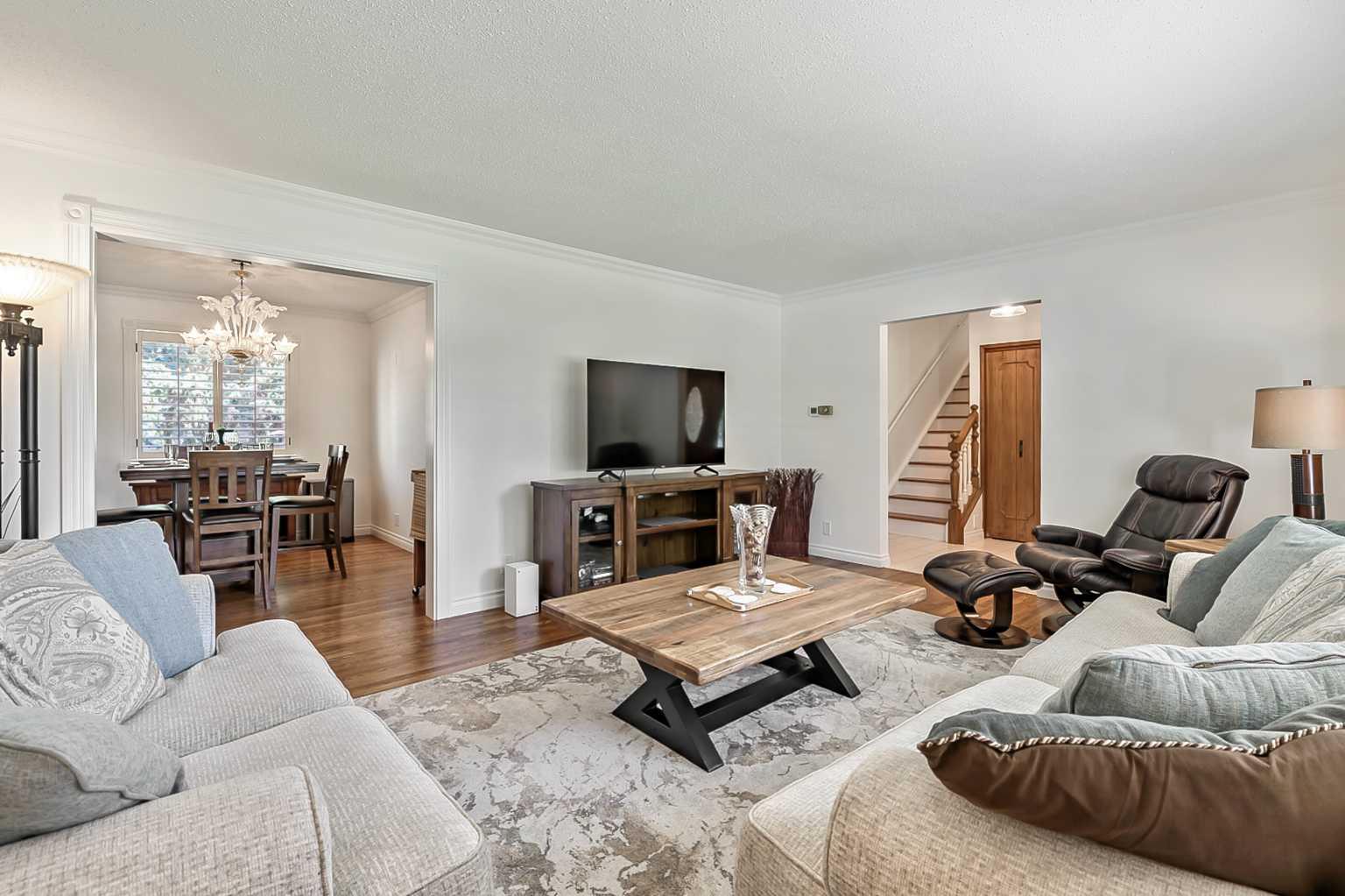 544 Willingdon Boulevard SE photo 3