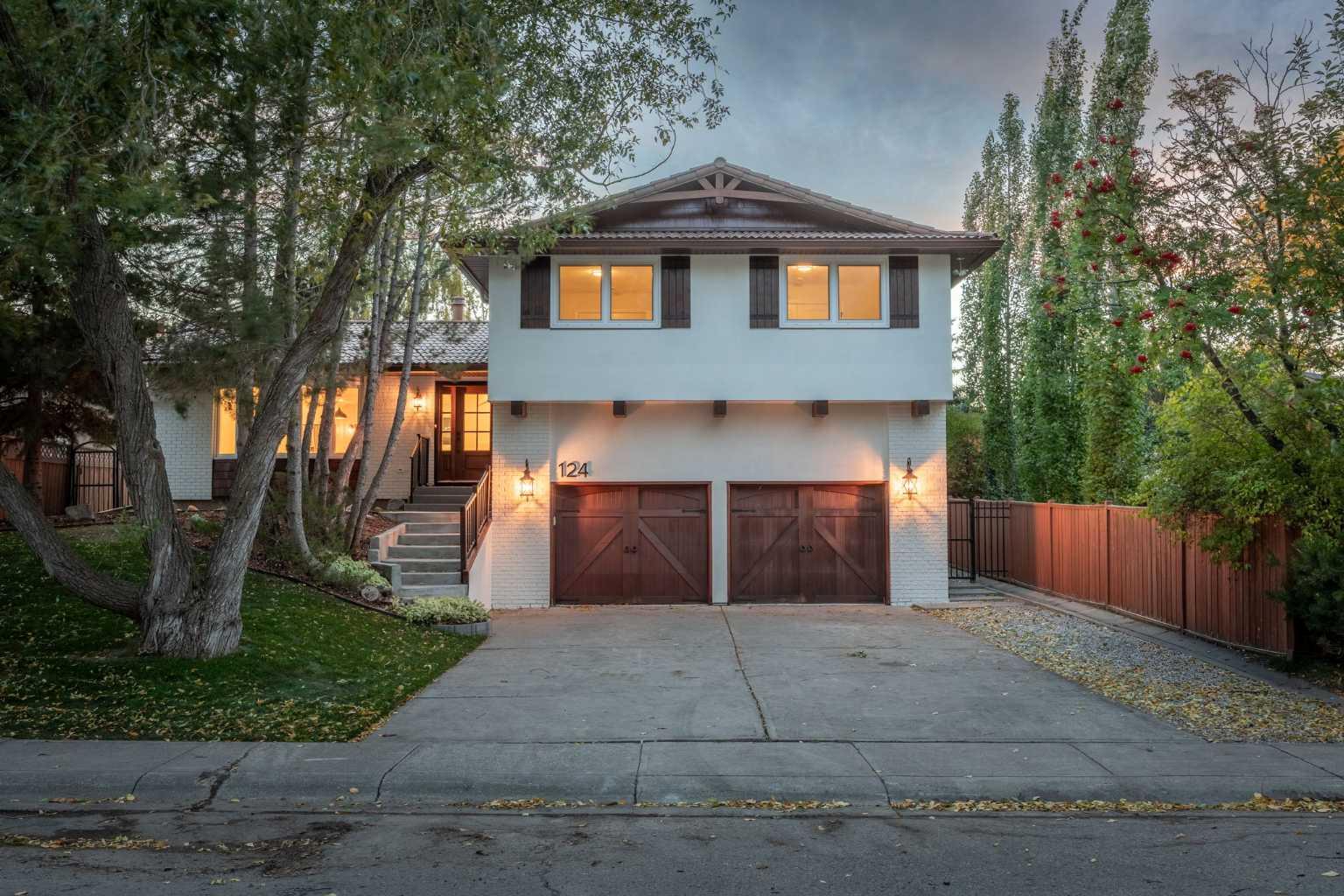 124 Canterbury Drive SW photo 2