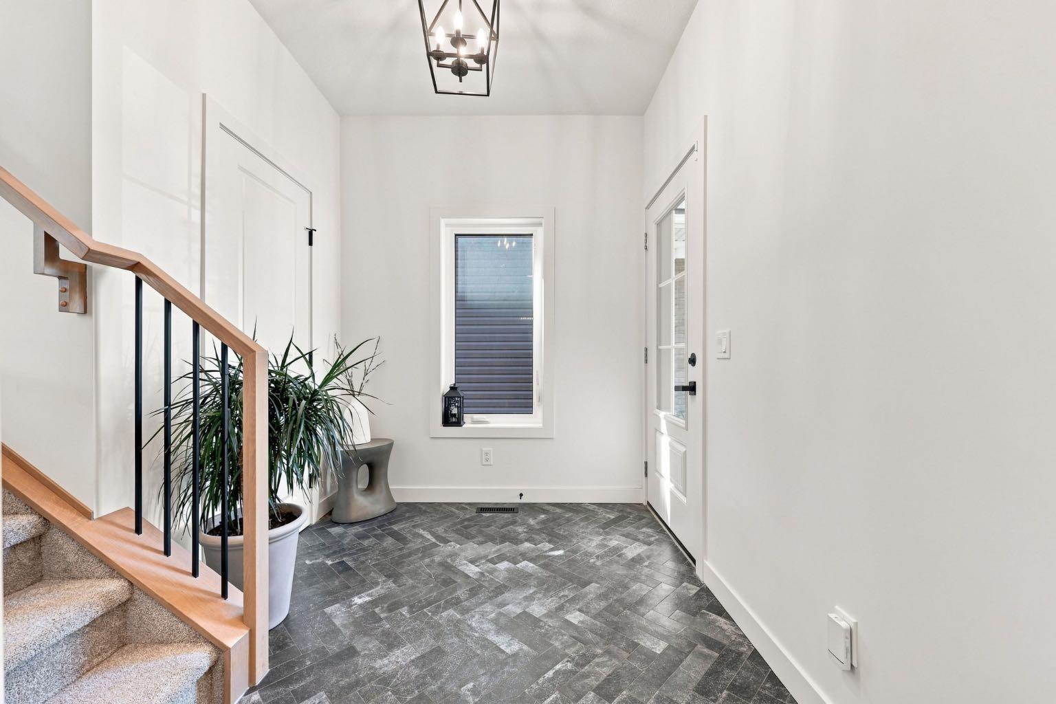 1460 Bayview Point SW photo 3