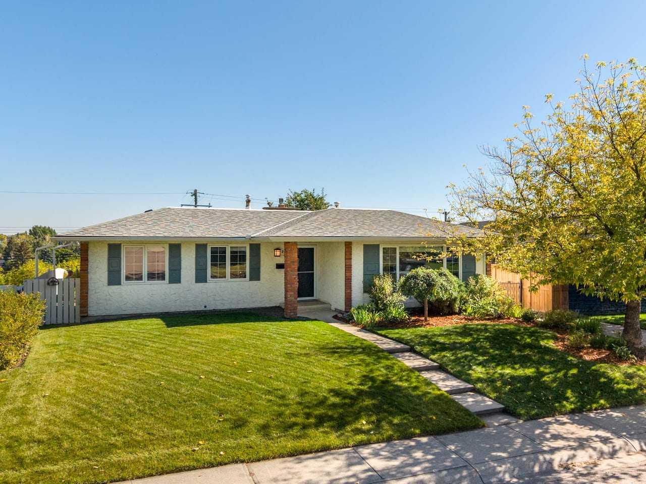 232 Lake Wapta Rise SE