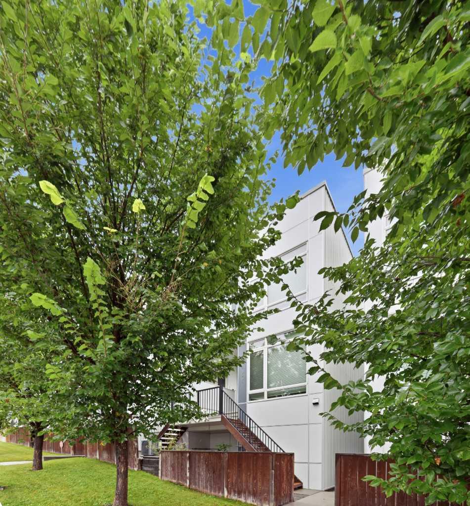 2, 3804 Parkhill Place SW photo 3