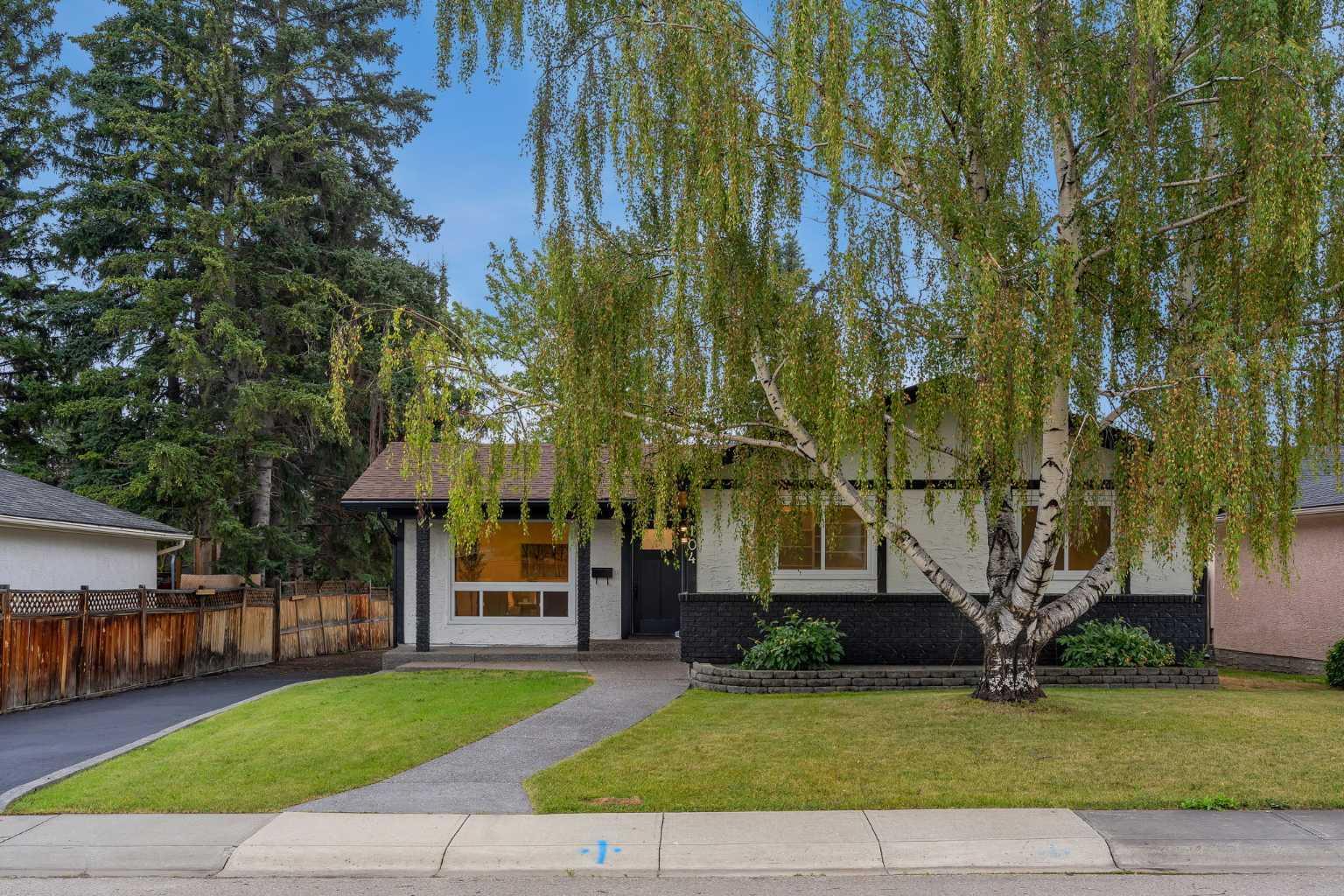 104 Oakmoor Place SW photo 3
