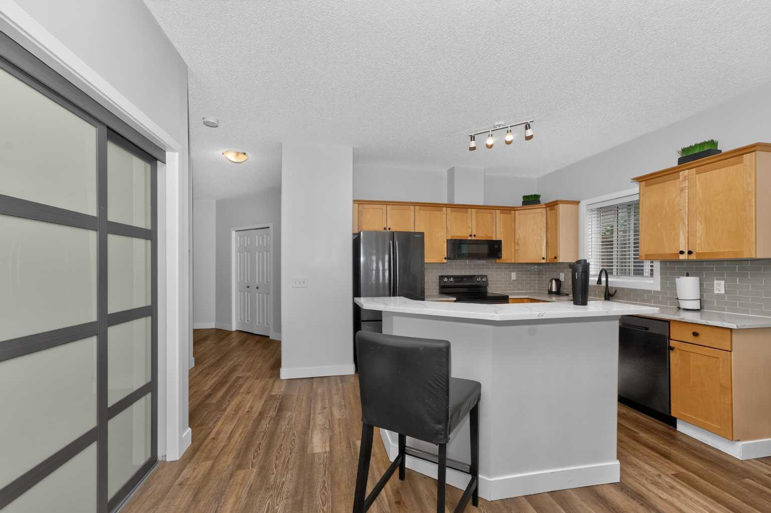 103, 4718 Stanley Road SW photo 4