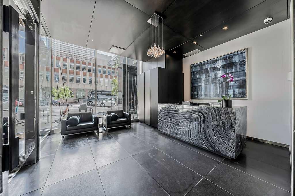1502, 108 9 Avenue SW photo 4