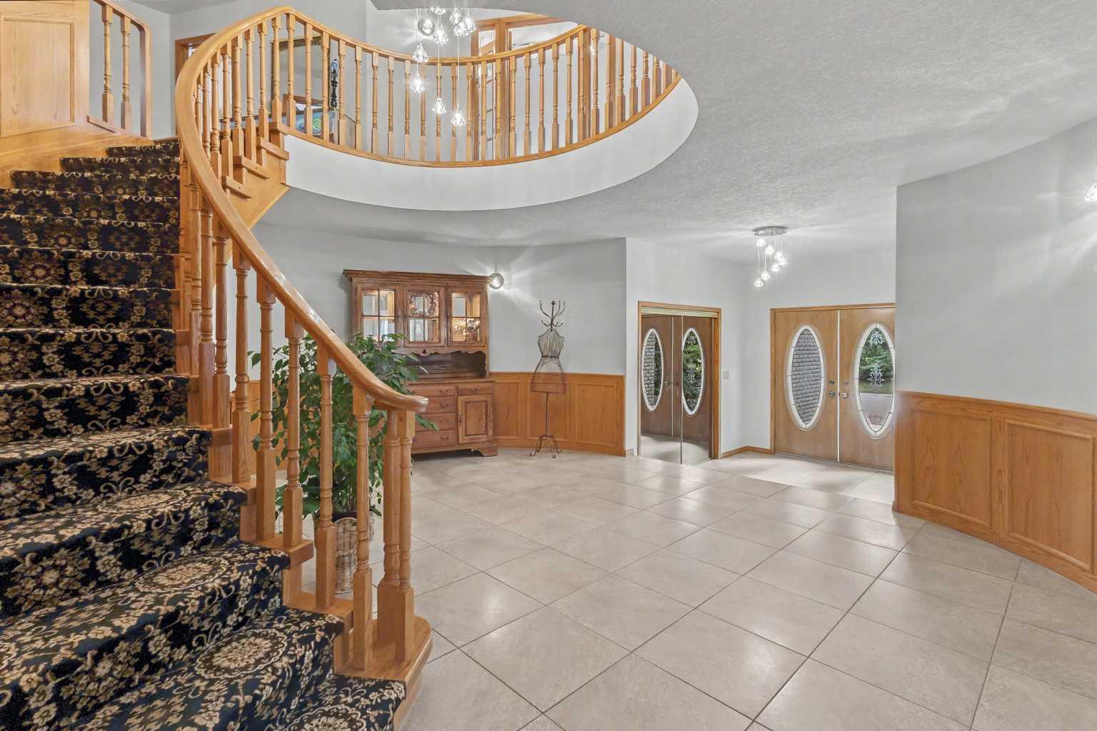 28 Edenstone Way NW photo 3