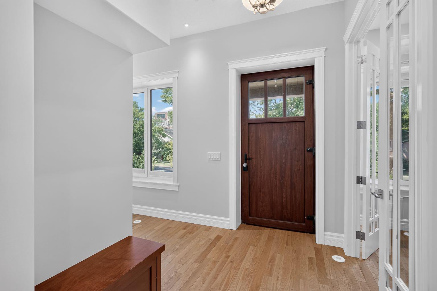 1640 16 Street SE photo 2