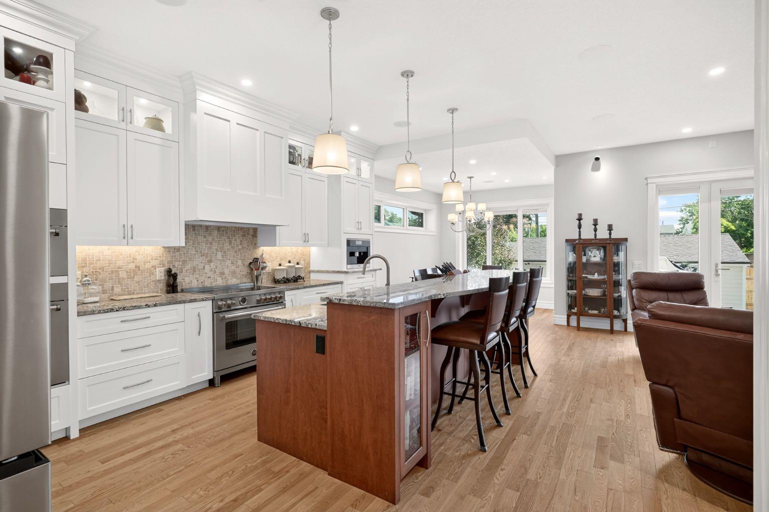 1640 16 Street SE photo 3
