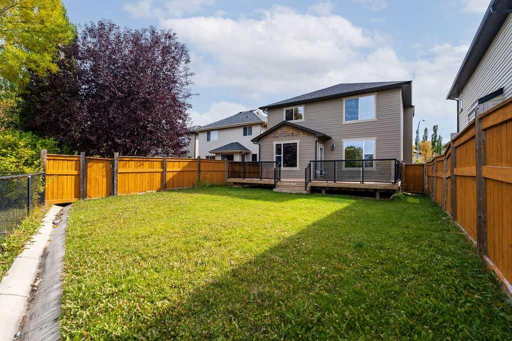 795 Auburn Bay Heights SE photo 2